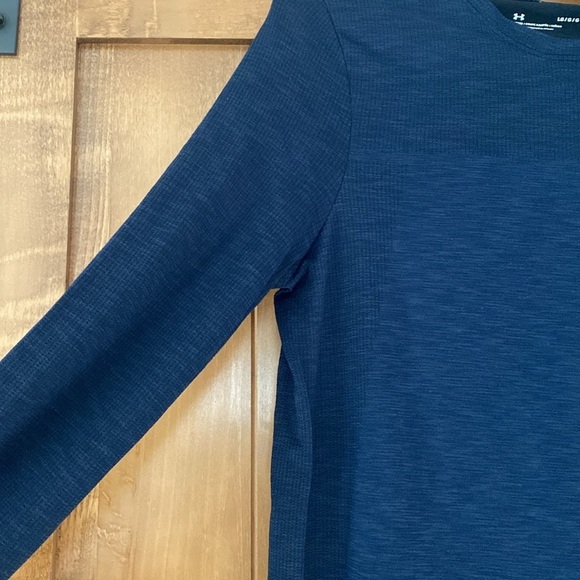 Under Armour Fitted Seamless long sleeve top size Large Navy Blue - Picture 5 of 6